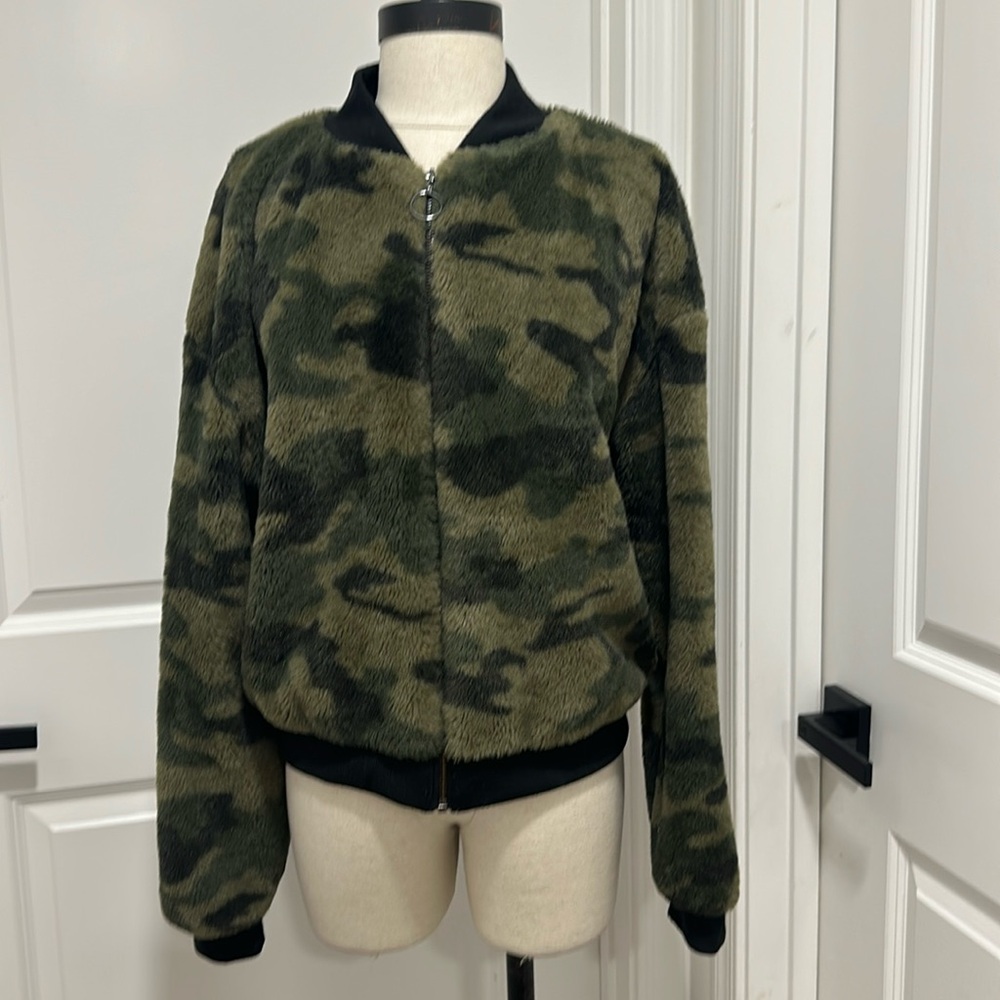 Wild Fable Plush Faux Fur Camo Zipper-Up Jacket‎ Xl soft women’s